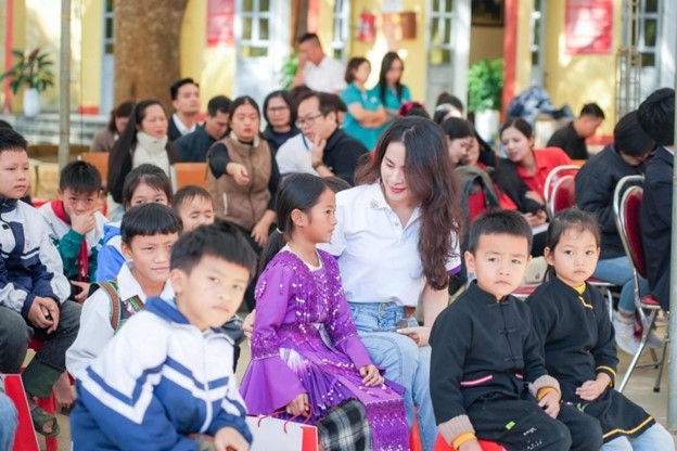 ban hoa ca hanh phuc tai rox group hinh anh 3