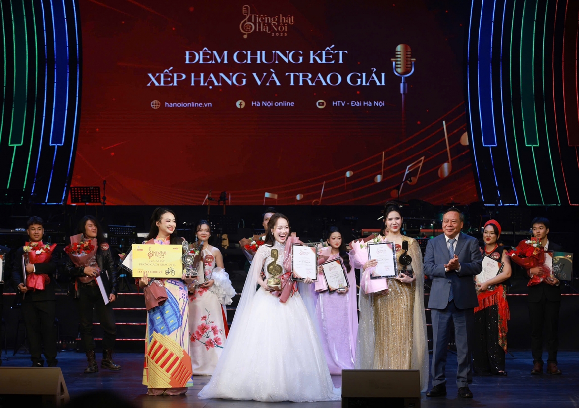 Dao le phuong chi gianh quan quan tieng hat ha noi 2025 voi giai thuong 600 trieu hinh anh 4