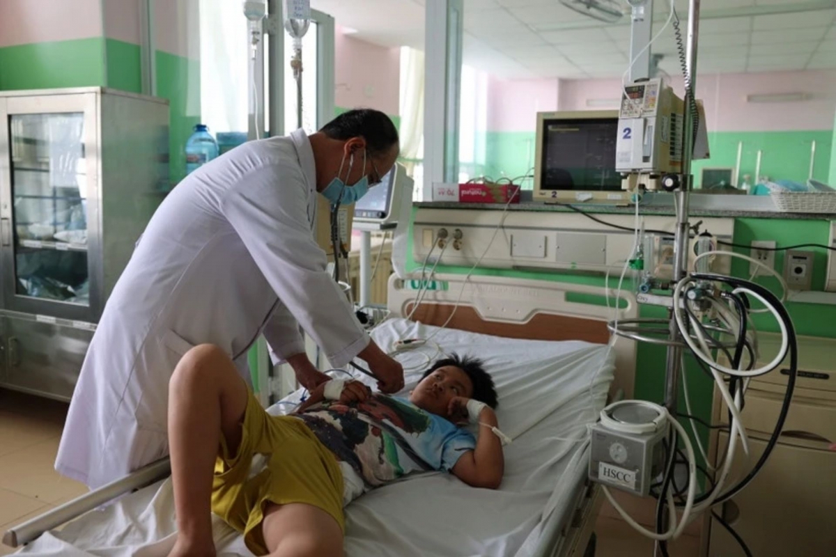 Bộ Y tế vào cuộc vụ hàng chục người ngộ độc sau ăn bánh mì ở TP.HCM