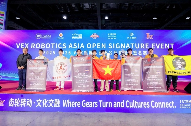 vietnamese student team makes history at vex robotics open asia signature event picture 2