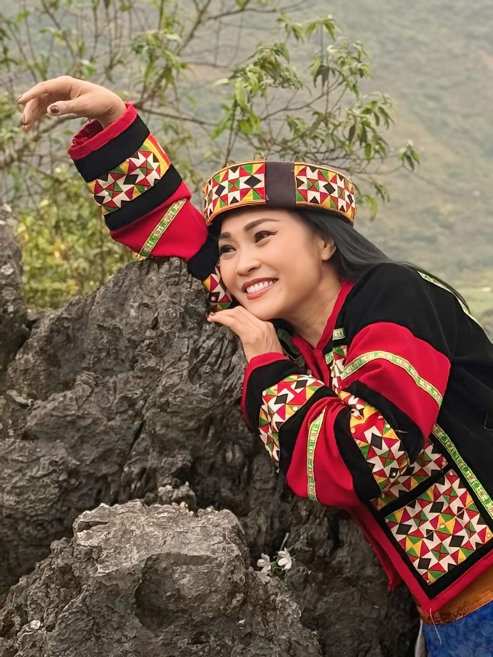 sao viet 28 12 Do thi ha khoe loat khoanh khac tinh tu thuo con hen ho chong hinh anh 5