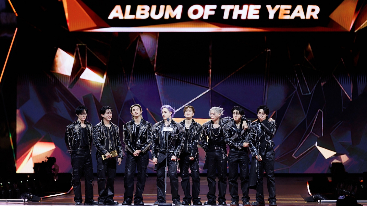 stray kids, nhom k-pop dau tien 8 lan ra mat lien tiep giu vi tri so 1 billboard hinh anh 2