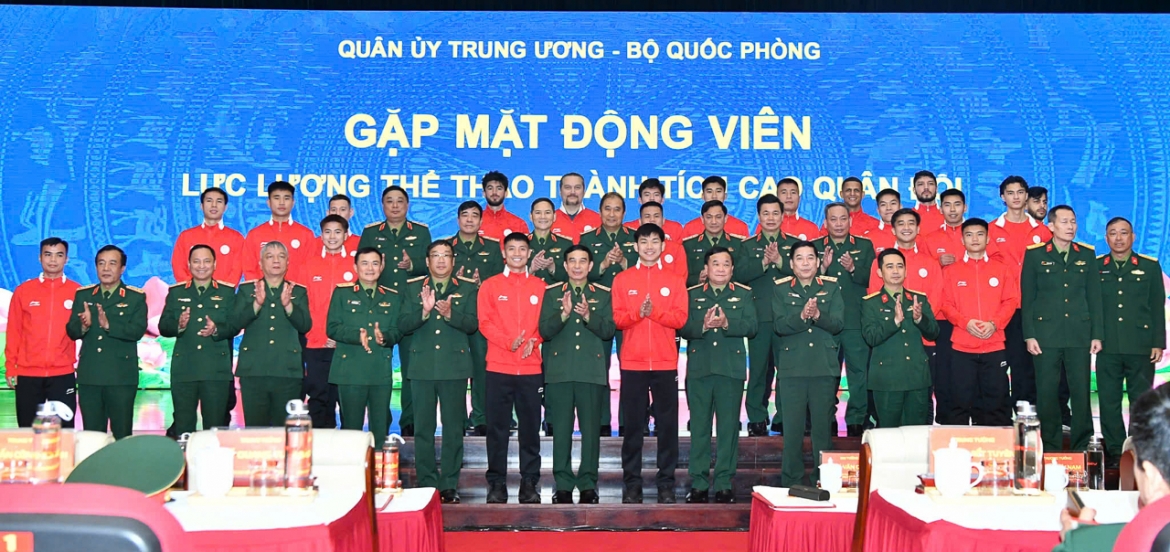 Dai tuong phan van giang gap mat, dong vien clb the cong viettel hinh anh 2