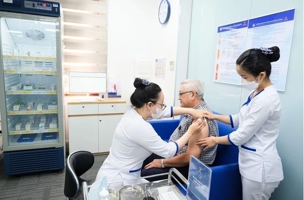 vietnam begins rsv vaccination for older adults amid rising respiratory risks picture 2