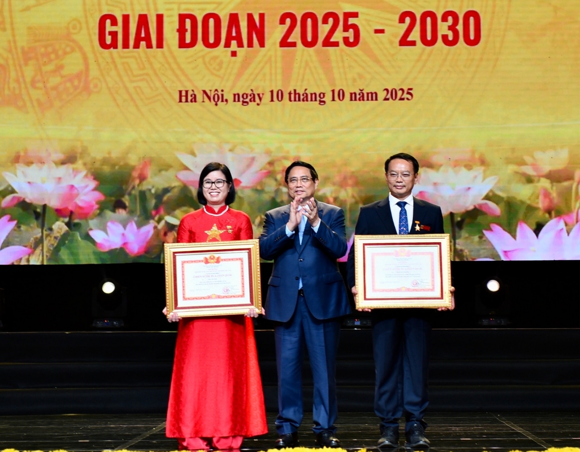 ton vinh nhung tam guong tieu bieu trong phong trao thi dua yeu nuoc hinh anh 1