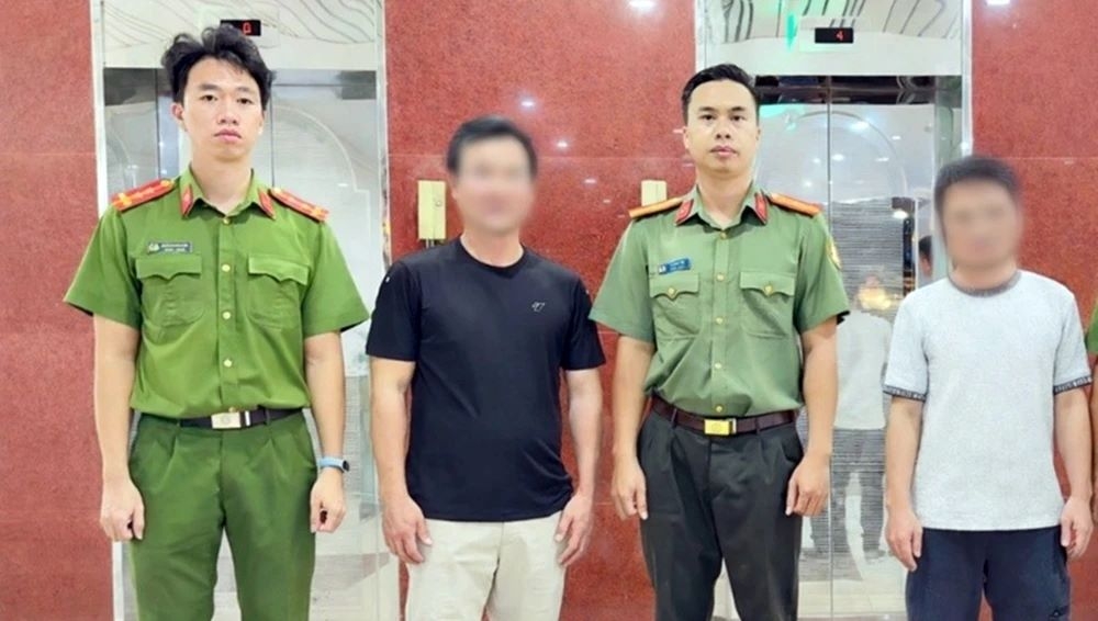 three vietnamese nationals deported from us picture 1