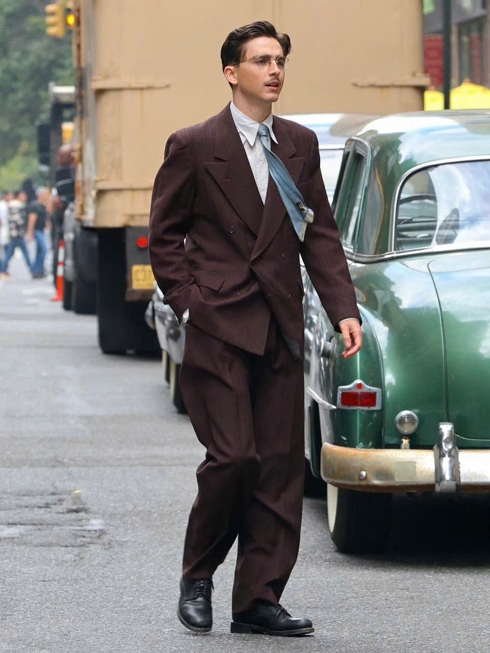 timothee chalamet va marty supreme bung no phong ve, tao hien tuong van hoa hinh anh 3