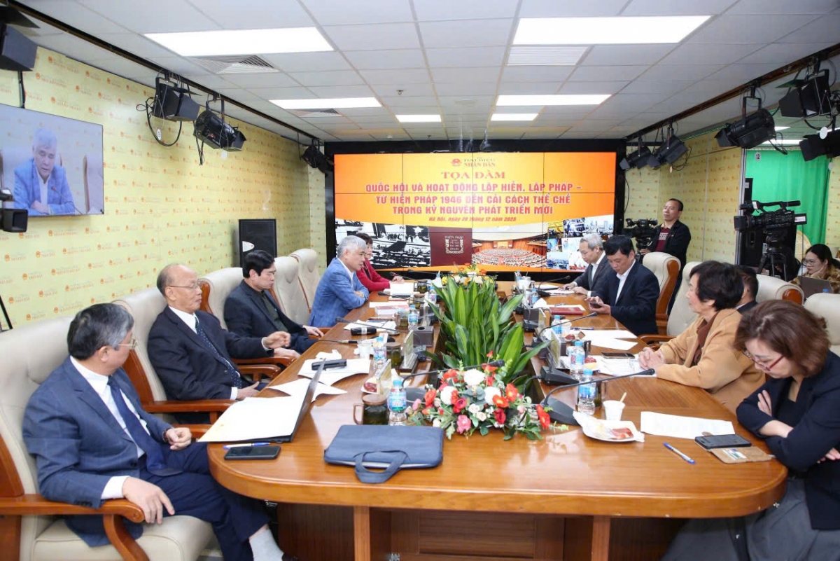 Quốc hội giữ vai trò trung tâm trong hoạt động lập hiến, lập pháp