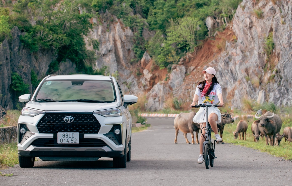 toyota veloz cross khuyen mai 100 phi truoc ba va 1 nam bao hiem than vo hinh anh 1