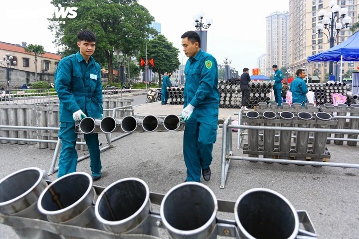 can canh tran dia phao hoa san sang khai hoa don nam moi 2026 tai ha noi hinh anh 10