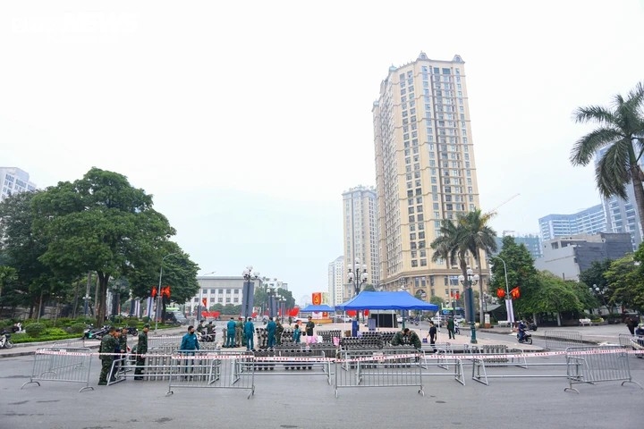 can canh tran dia phao hoa san sang khai hoa don nam moi 2026 tai ha noi hinh anh 7