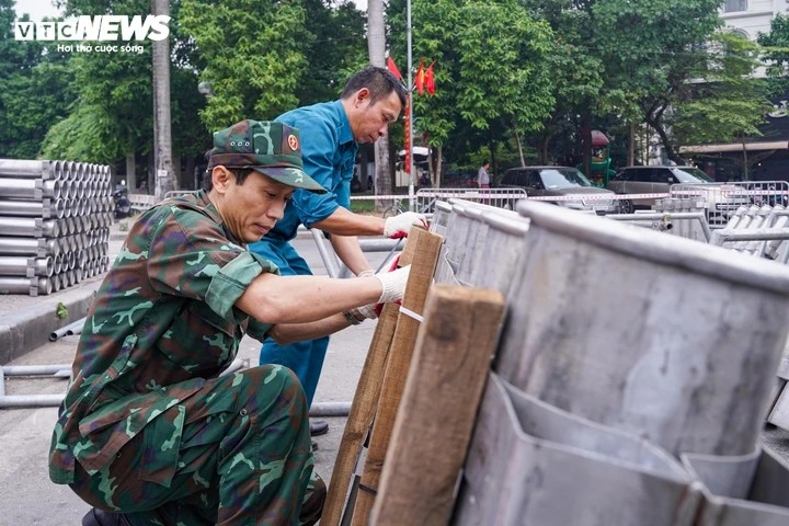 can canh tran dia phao hoa san sang khai hoa don nam moi 2026 tai ha noi hinh anh 11