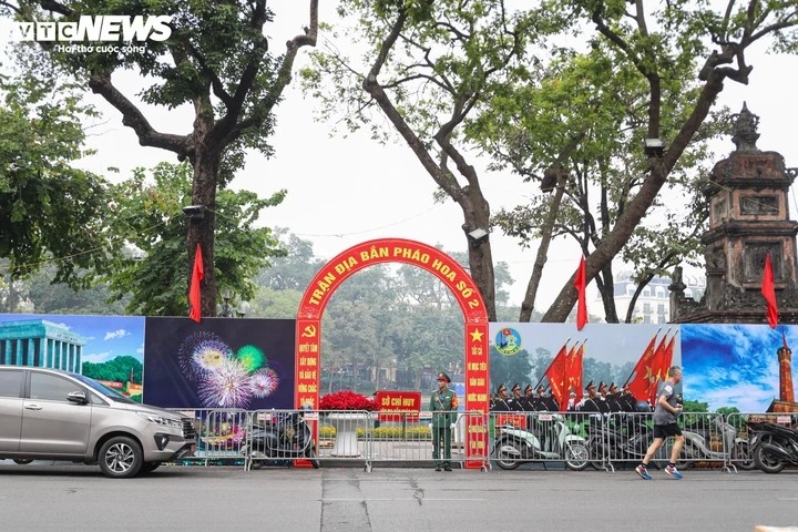 can canh tran dia phao hoa san sang khai hoa don nam moi 2026 tai ha noi hinh anh 1
