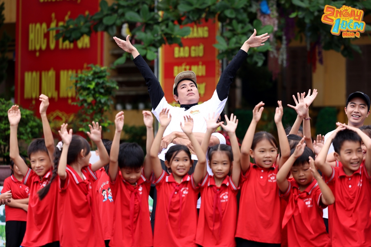 2 ngày 1 đêm steven nguyễn và Đỗ nhật hoàng hóa thân thành chú cuội - hằng nga hình ảnh 3 2 ngay 1 dem steven nguyen va Do nhat hoang hoa than thanh chu cuoi - hang nga hinh anh 3