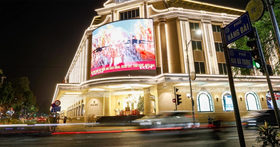 hanoi malls dazzle with festive christmas decorations picture 2