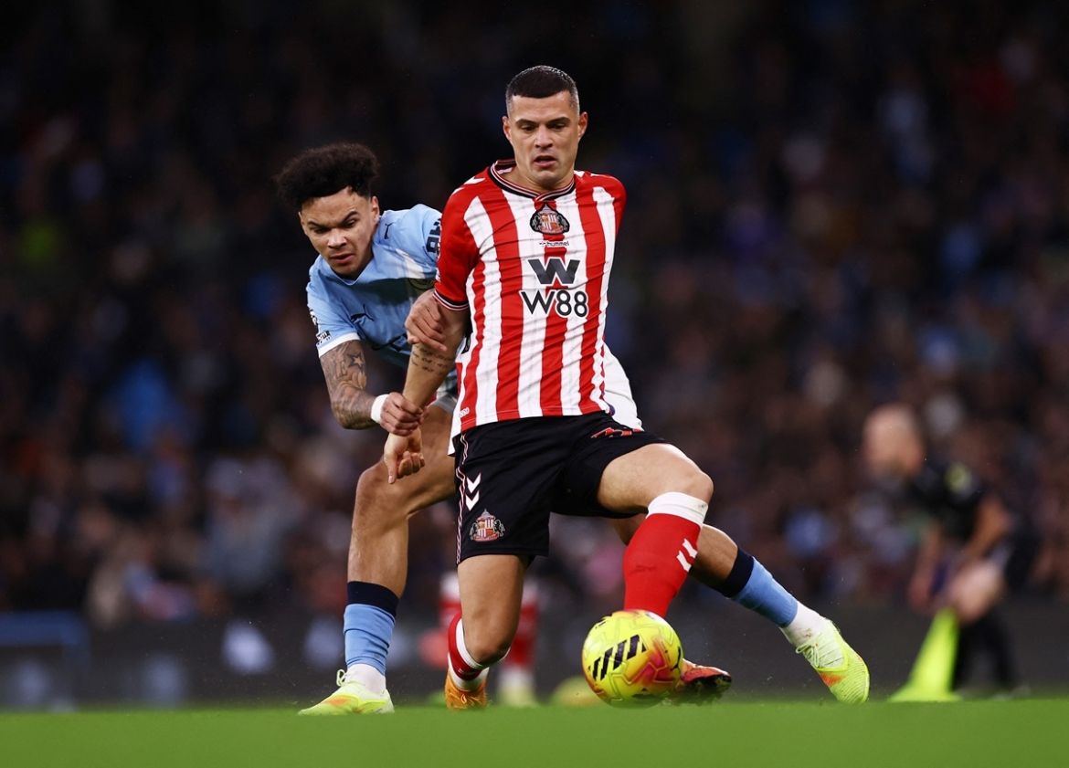 man city thang nhe sunderland, gay ap luc lon len arsenal hinh anh 12