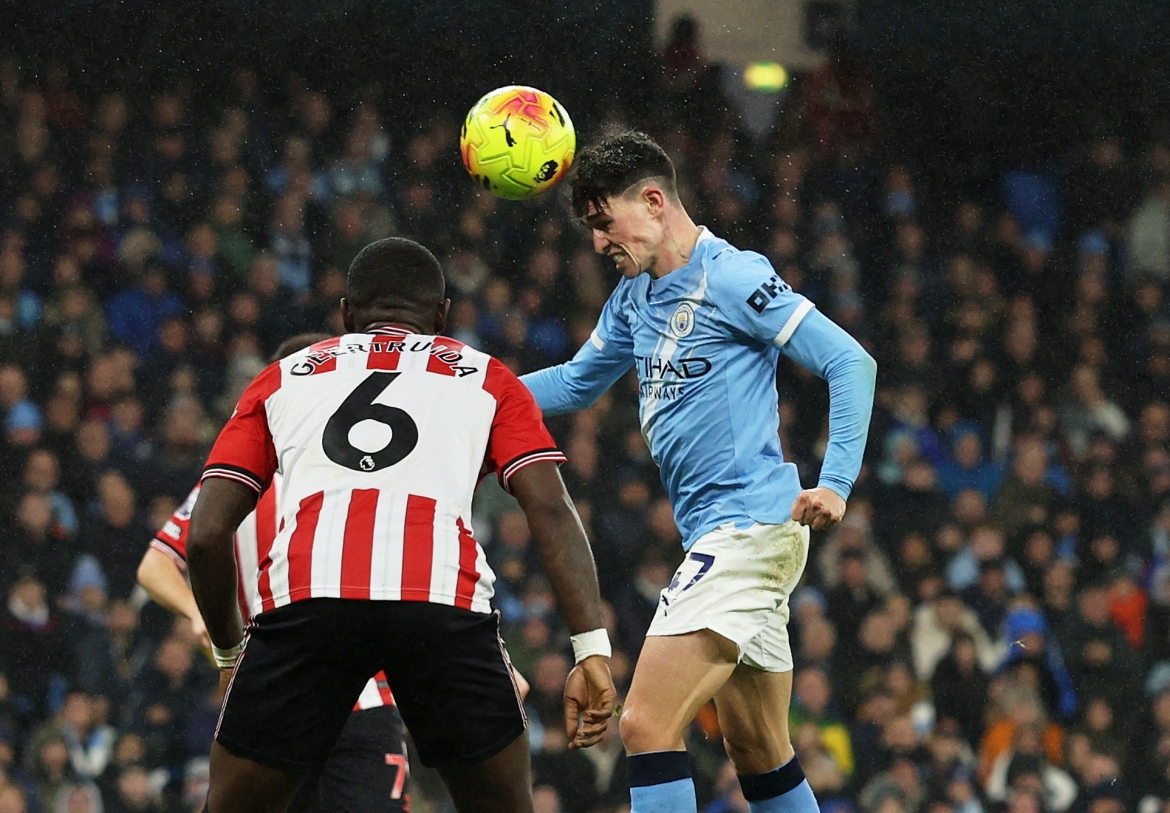 man city thang nhe sunderland, gay ap luc lon len arsenal hinh anh 16