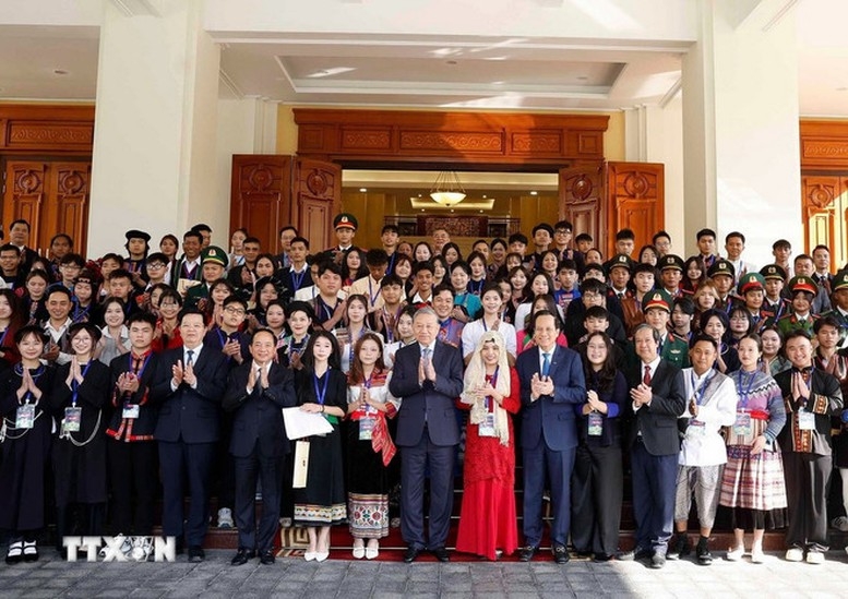 Tổng Bí thư: Bồi dưỡng, tạo nguồn cán bộ người dân tộc thiểu số