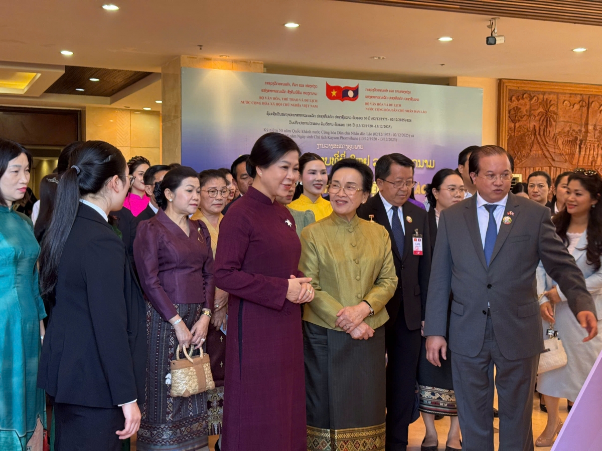 Bà Ngô Phương Ly, phu nhân Tổng Bí thư Tô Lâm dự khai mạc Tuần phim Việt Nam tại Lào