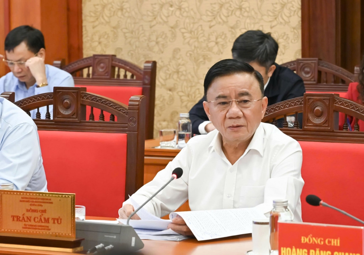 Ông Trần Cẩm Tú chủ trì họp Thường trực Tiểu ban Tổ chức phục vụ Đại hội 14