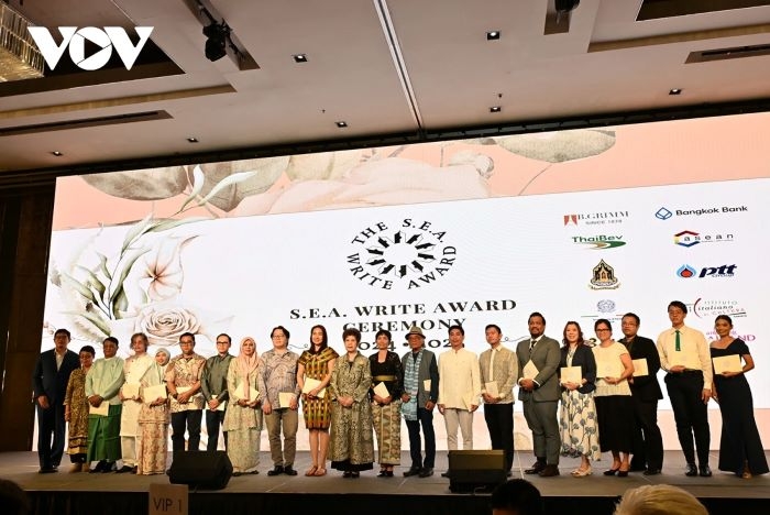 Two Vietnamese writers win S.E.A. Write Award in Bangkok