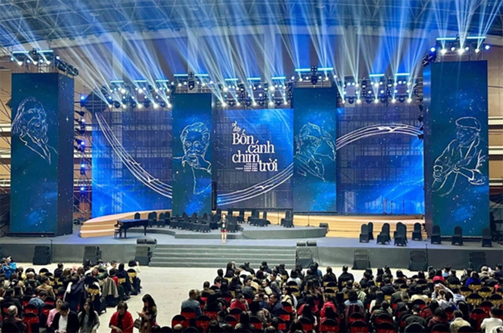show ve day bon canh chim troi huy dot ngot, cuc truong xuan bac noi gi hinh anh 1