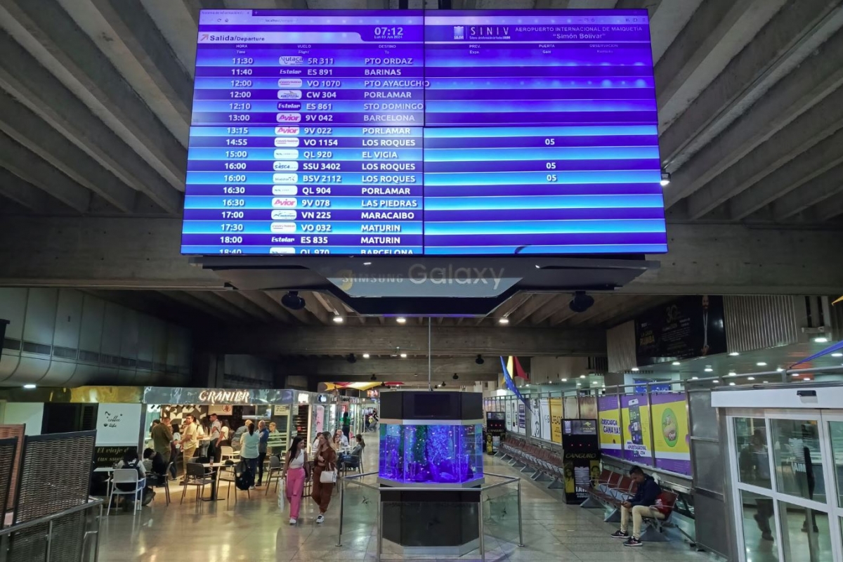 Nga sơ tán khẩn cấp công dân khỏi Venezuela