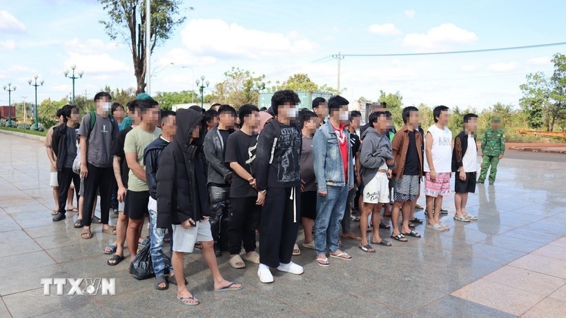 vietnam receives 63 citizens repatriated from cambodia picture 1
