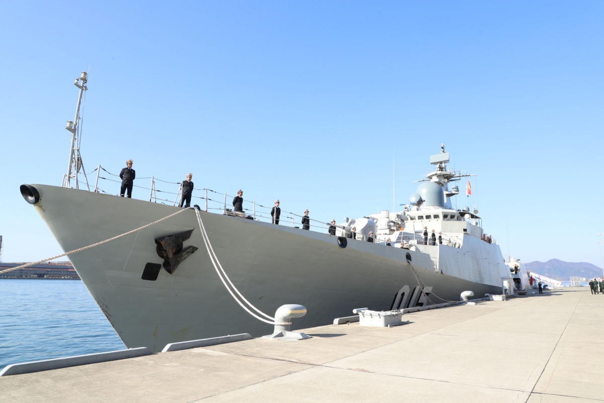 Vietnam’s frigate 015 docks at Kure Naval Base for Japan goodwill visit