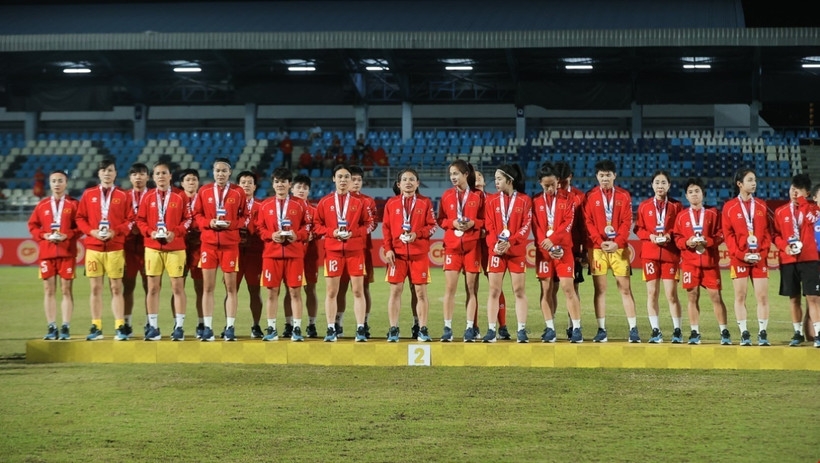 pm congratulates women s national football team on performance at sea games picture 1