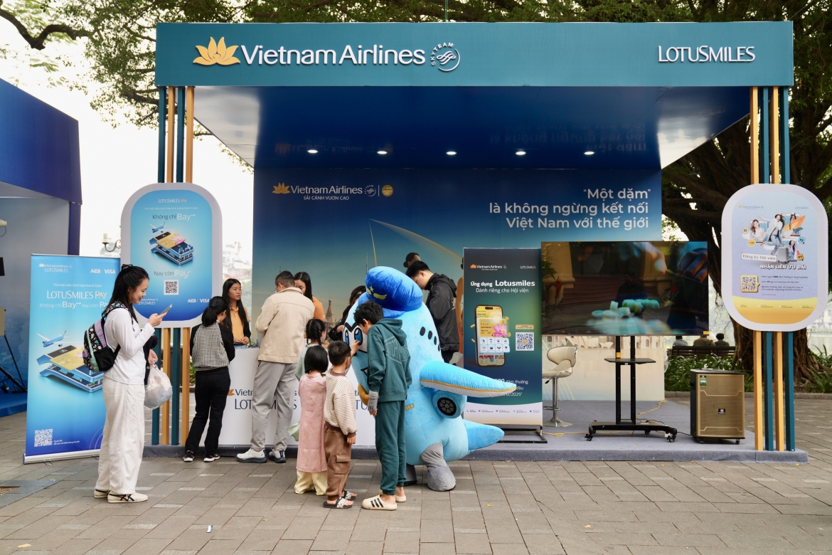 vietnam airlines chung tay viet hanh trinh hanh phuc tai vietnam happy fest 2025 hinh anh 2