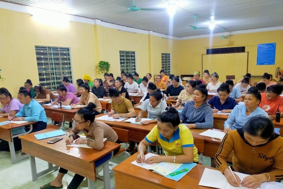 nhung cau chuyen xuc dong tu no luc xoa mu chu cho ba con vung sau hinh anh 1