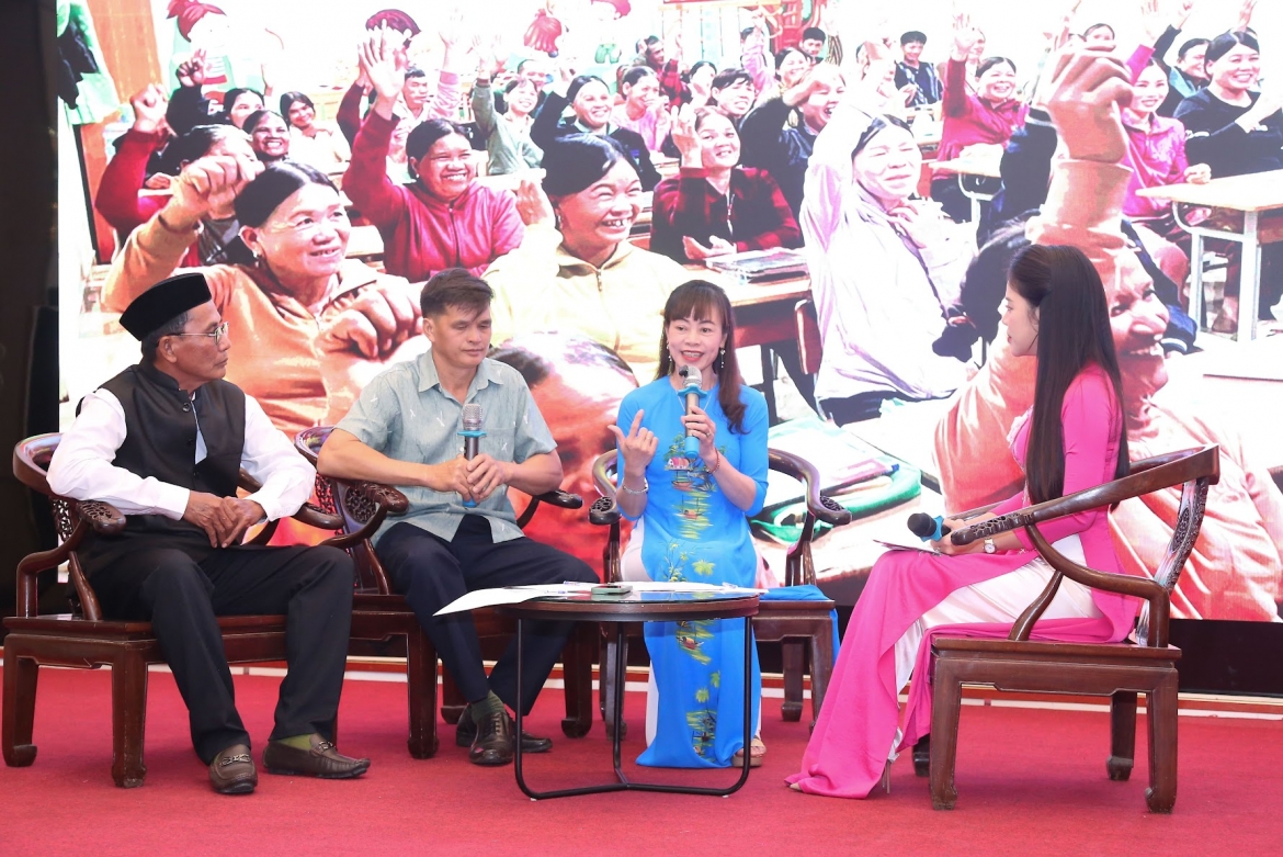 nhung cau chuyen xuc dong tu no luc xoa mu chu cho ba con vung sau hinh anh 2