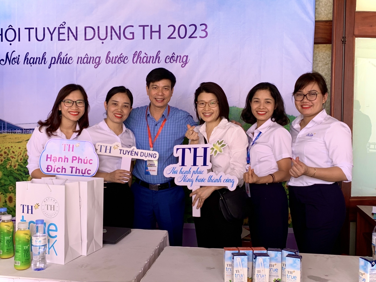 tap doan th tuyen dung canh cua nghe nghiep rong mo cho luc luong tre hinh anh 2
