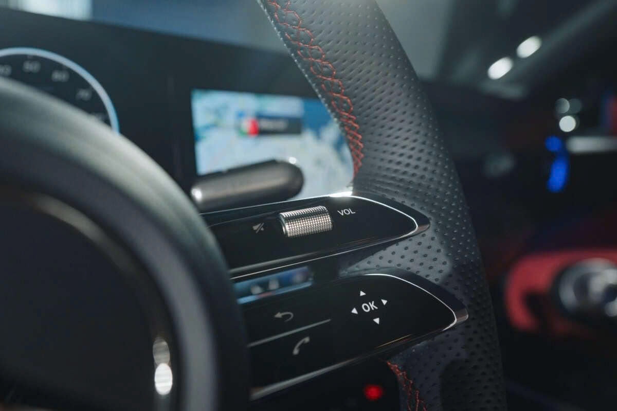 Euro NCAP nâng cao tiêu chuẩn an toàn từ 2026, ủng hộ nút bấm vật lý trên ô tô