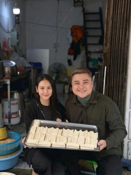 sao viet 6 12 ca si vu duy khanh phu vo ban bun dau mam tom hinh anh 1