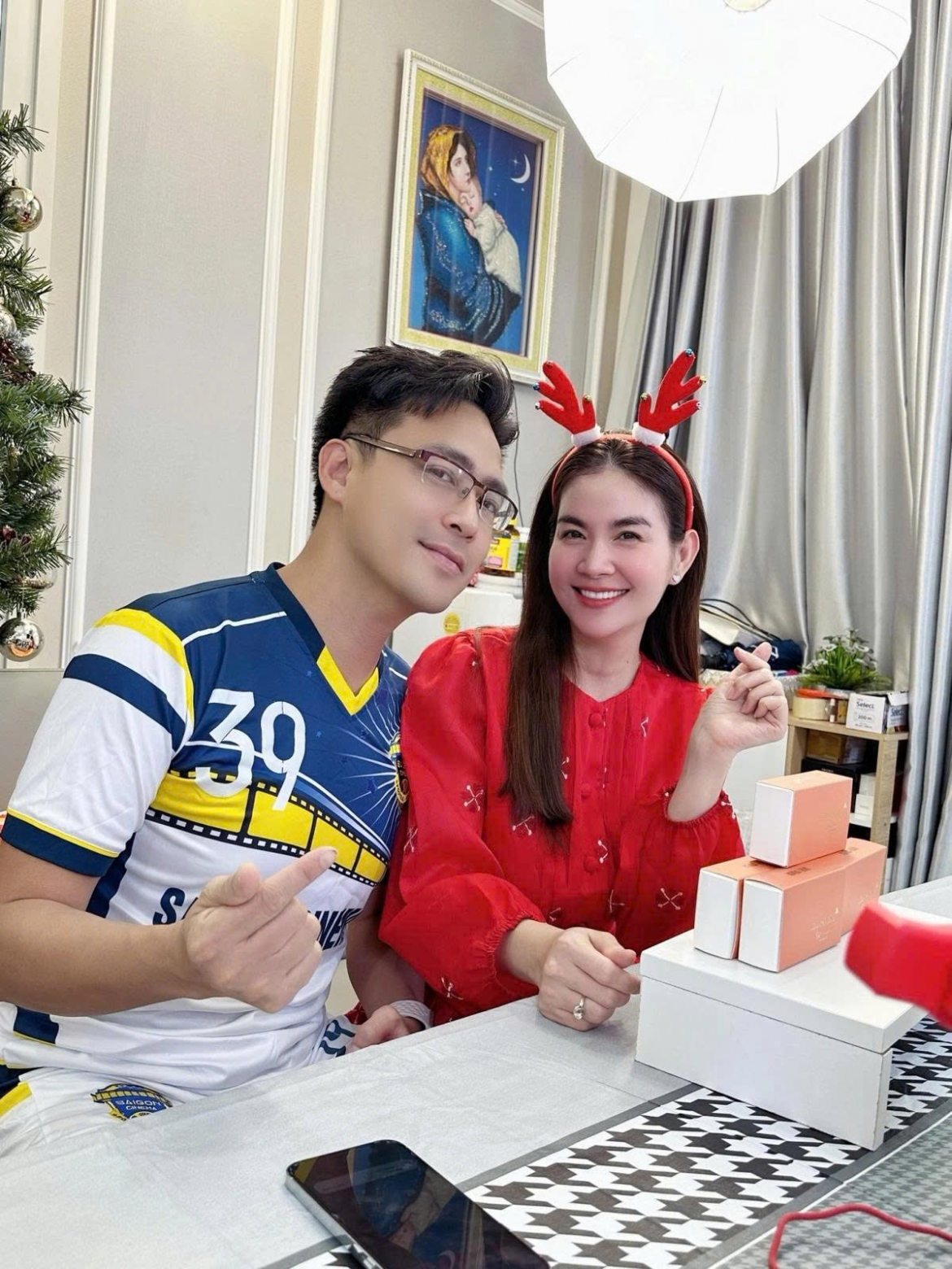 sao viet 7 12 phuong linh gap kho khi trinh dien tren san khau miss cosmo hinh anh 4