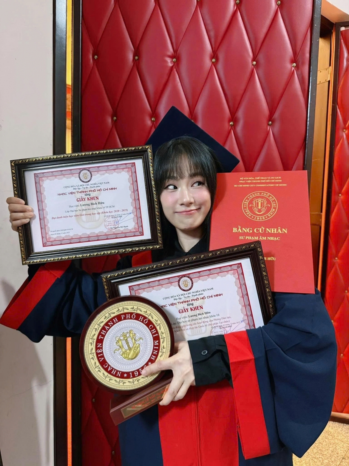 sao viet 16 12 luong bich huu tot nghiep dai hoc o tuoi 41 hinh anh 1