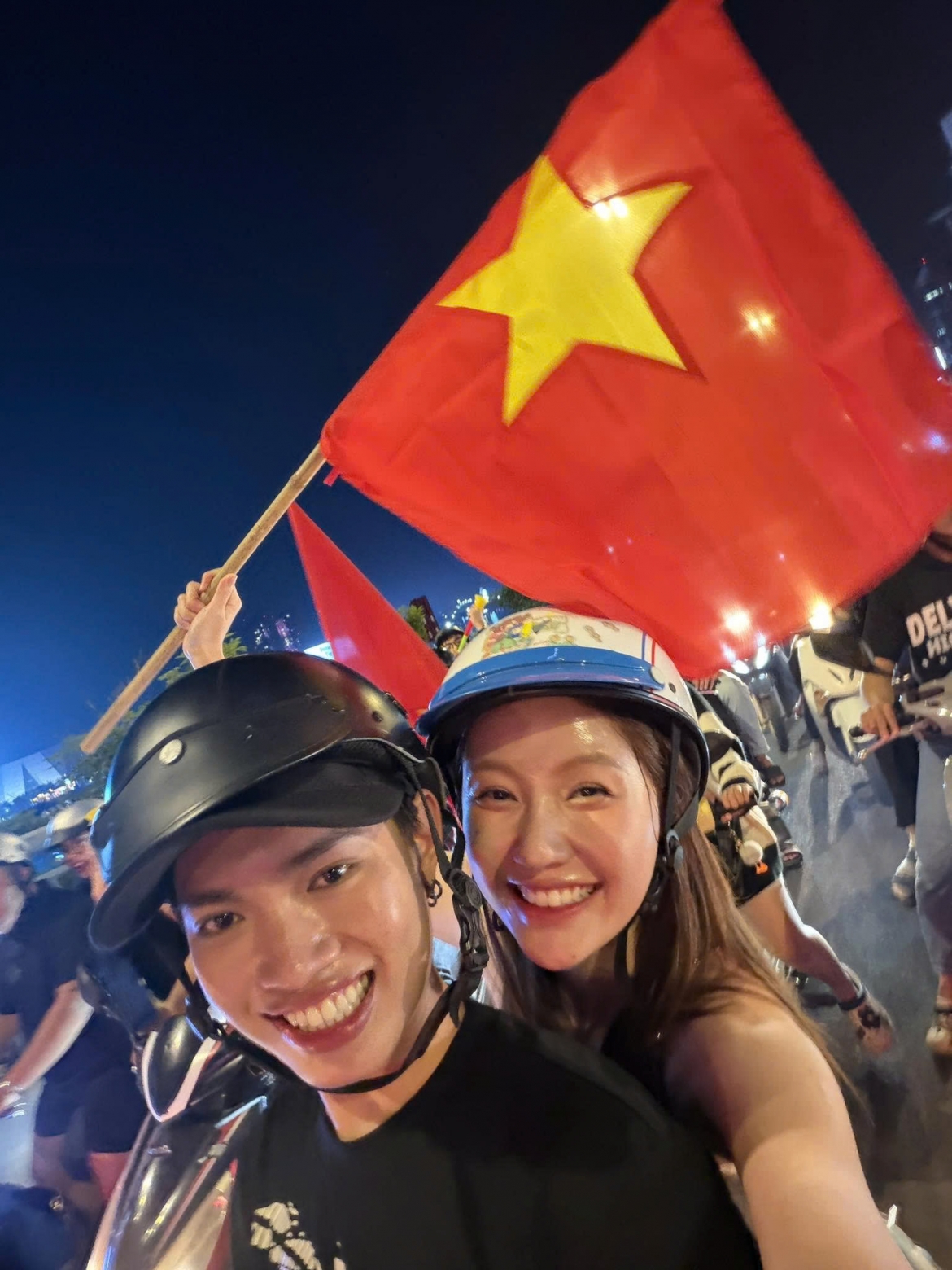 sao viet 20 12 hoai linh don sinh nhat tuoi 56 ben dai gia dinh hinh anh 5