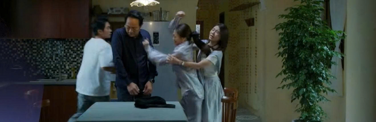 gia dinh trai dau tap 10 ba Anh gao khoc vi ong phi di karaoke om hinh anh 2