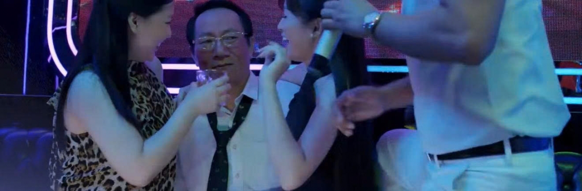 gia dinh trai dau tap 10 ba Anh gao khoc vi ong phi di karaoke om hinh anh 1