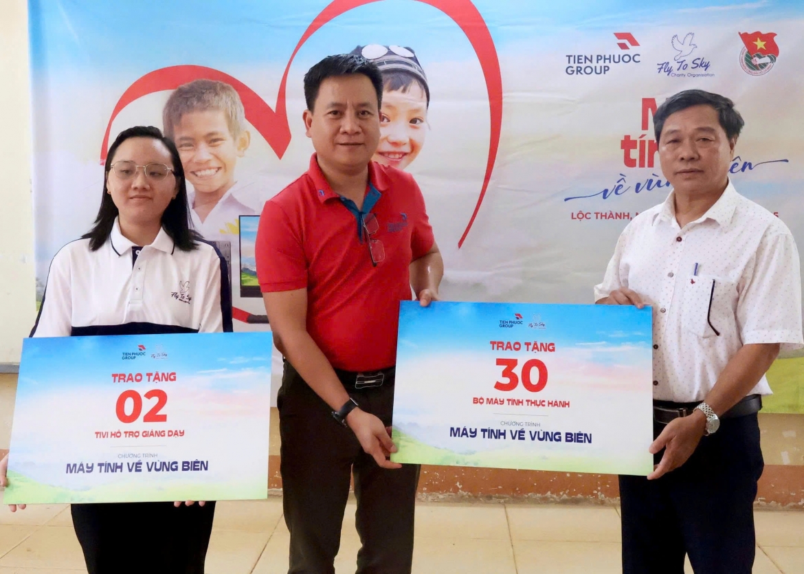 mo rong co hoi tiep can cong nghe cho hoc sinh vung bien gioi hinh anh 1