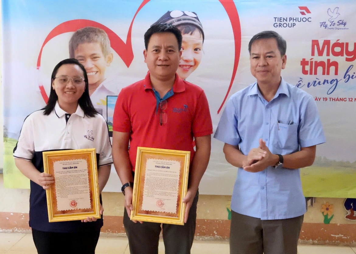 mo rong co hoi tiep can cong nghe cho hoc sinh vung bien gioi hinh anh 2