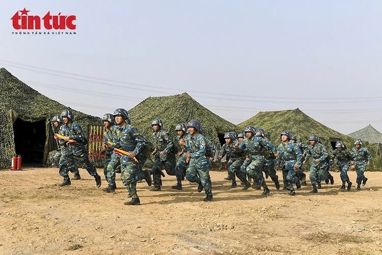 hanoi s air defence forces maintain 24 7 readiness for party congress picture 1