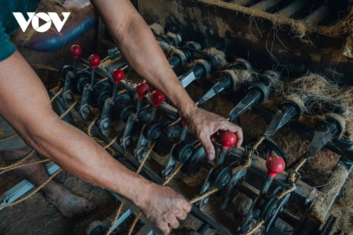 coconut fiber craft thrives along the banks of the thom river picture 10