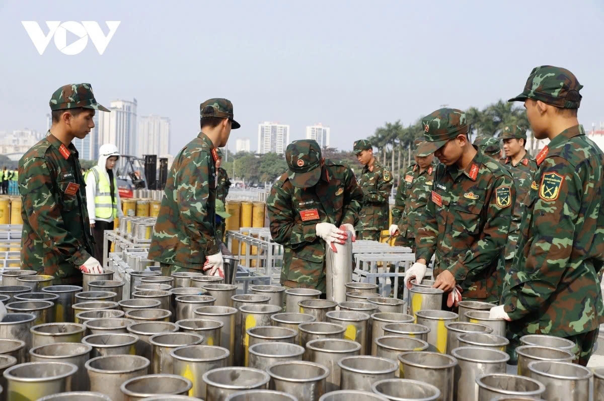 hanoi prepares fireworks display to mark 14th national party congress picture 10