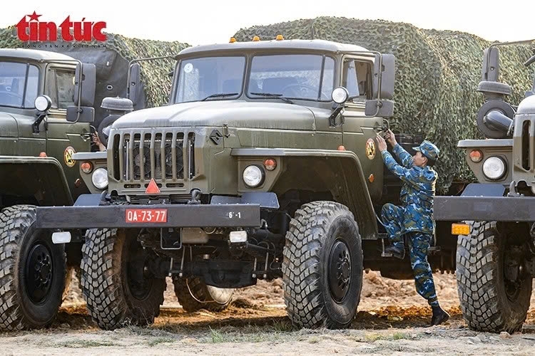 hanoi s air defence forces maintain 24 7 readiness for party congress picture 11