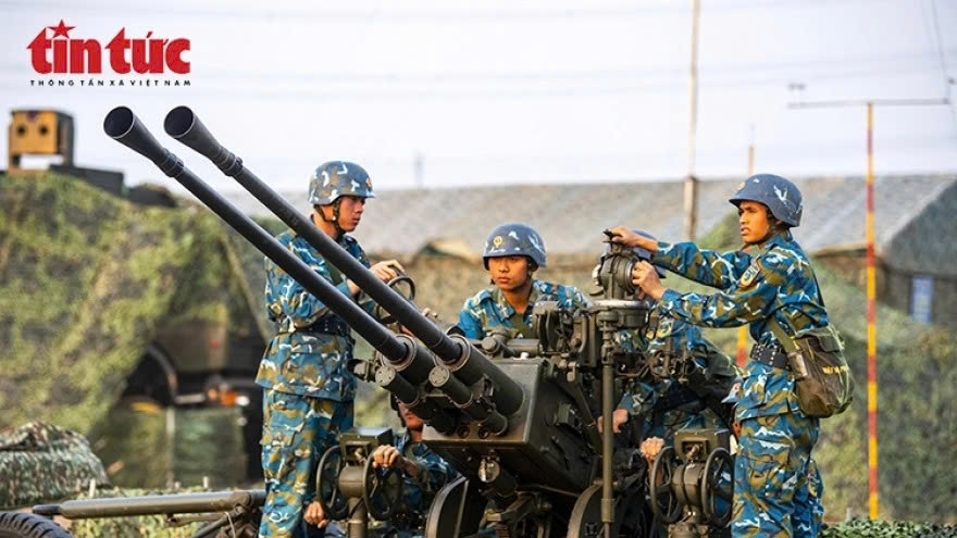 Hanoi’s air defence forces maintain 24/7 readiness for Party Congress