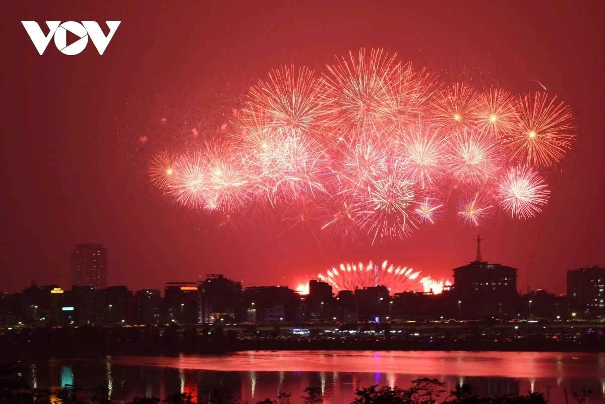 fireworks light up hanoi sky to celebrate national party congress success picture 15