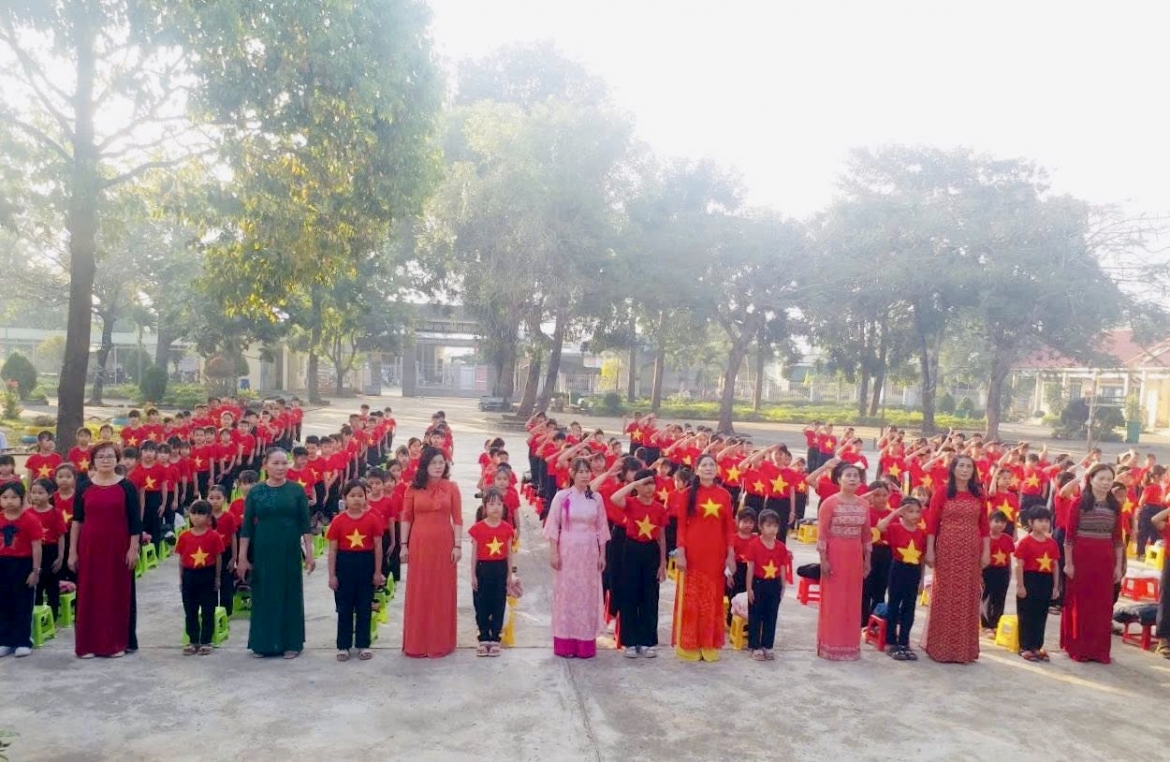 tuoi tre Dak lak dong loat chao co chao mung Dai hoi xiv cua Dang hinh anh 6